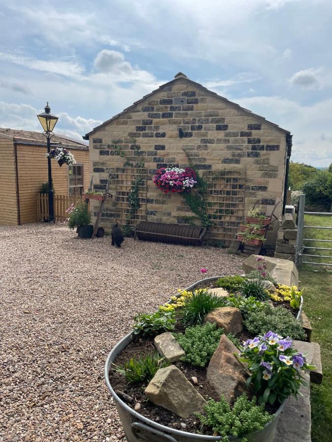 The Stables At Lower Carr Barn Halifax Exterior photo