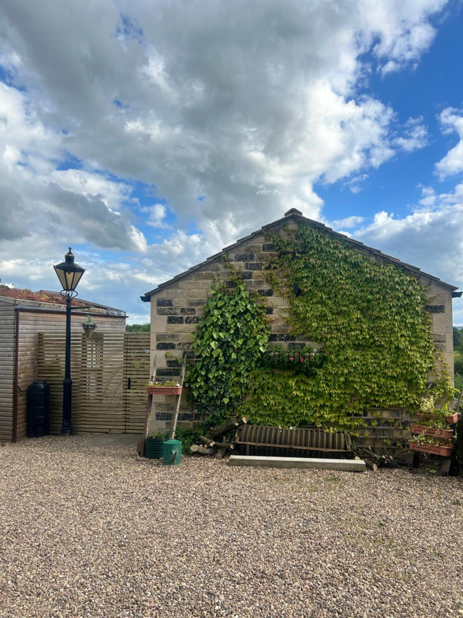 The Stables At Lower Carr Barn Halifax Exterior photo